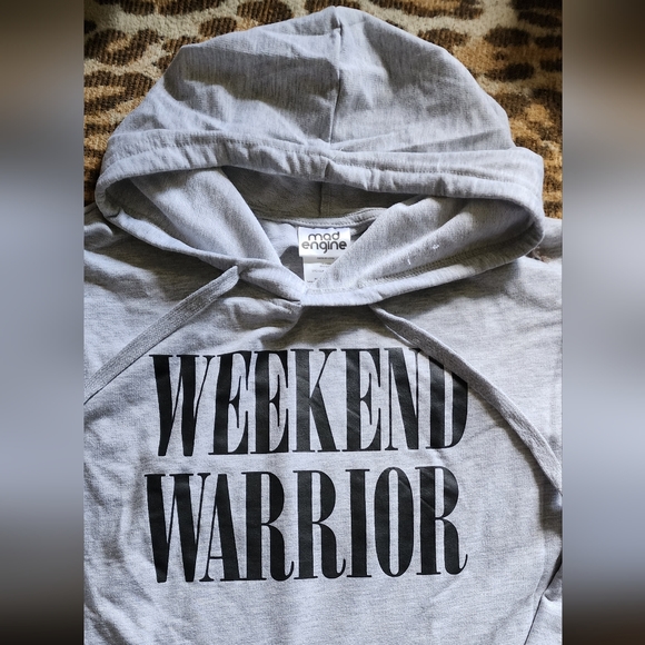 NEW Without Tags Grey Cropped Weekend Warrior Women's Sweatshirt 2X - Picture 2 of 5